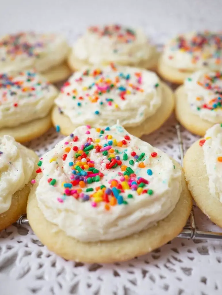 Easy Frosted Sugar Cookie Recipe for Soft and Chewy Treats