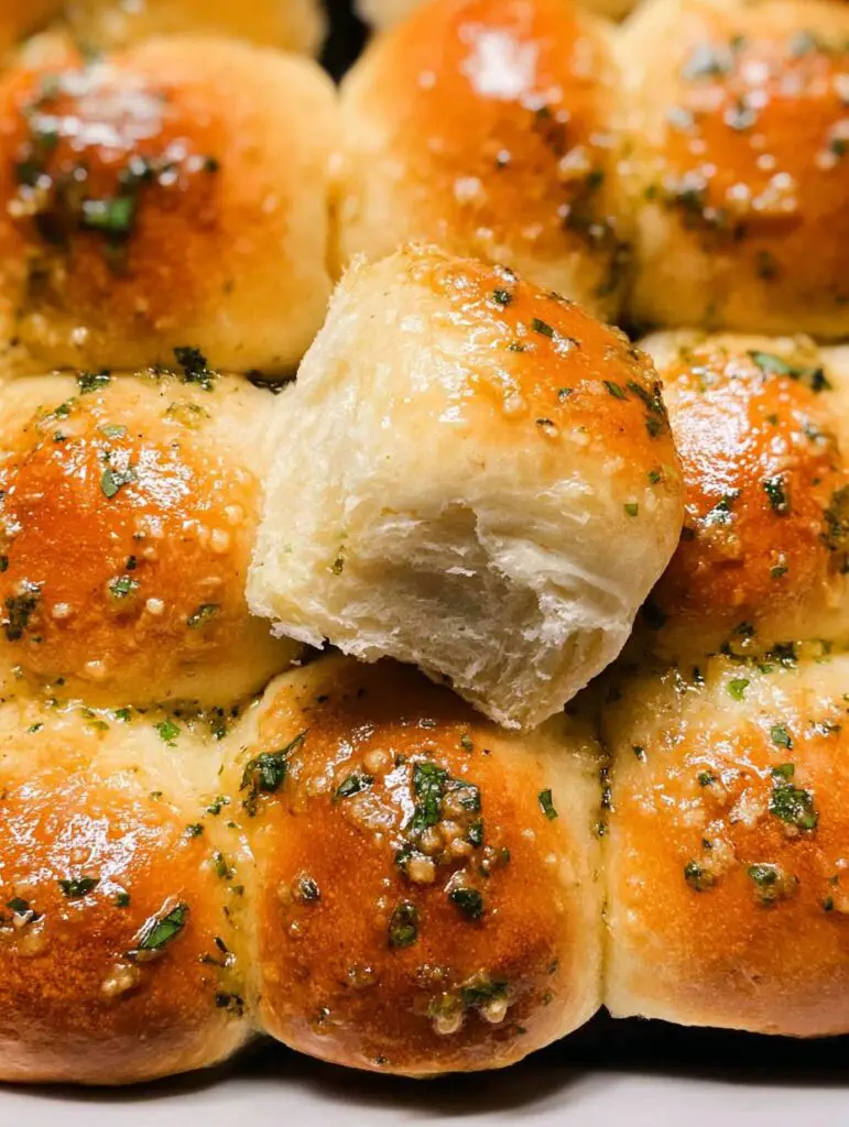 Easy Garlic Bread Rolls Recipe for Thanksgiving Dinner Success
